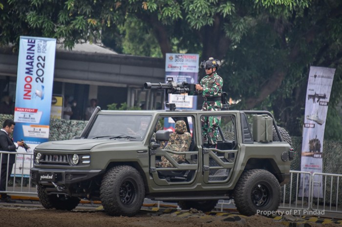 Chutogel : Erick dan kendaraan dinas Pindad